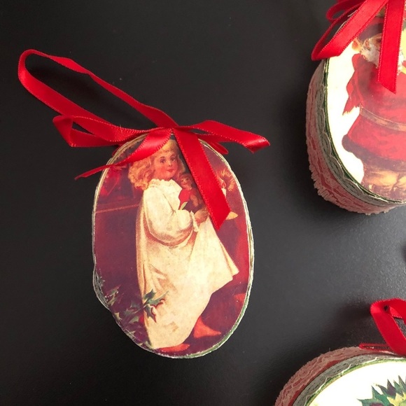 Vintage Christmas red round and oval box Ornaments - Picture 5 of 11